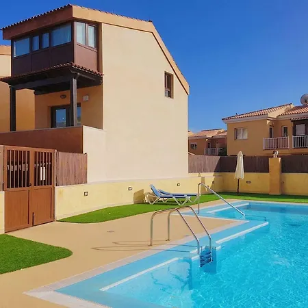 4 Calle El Pozo Villa